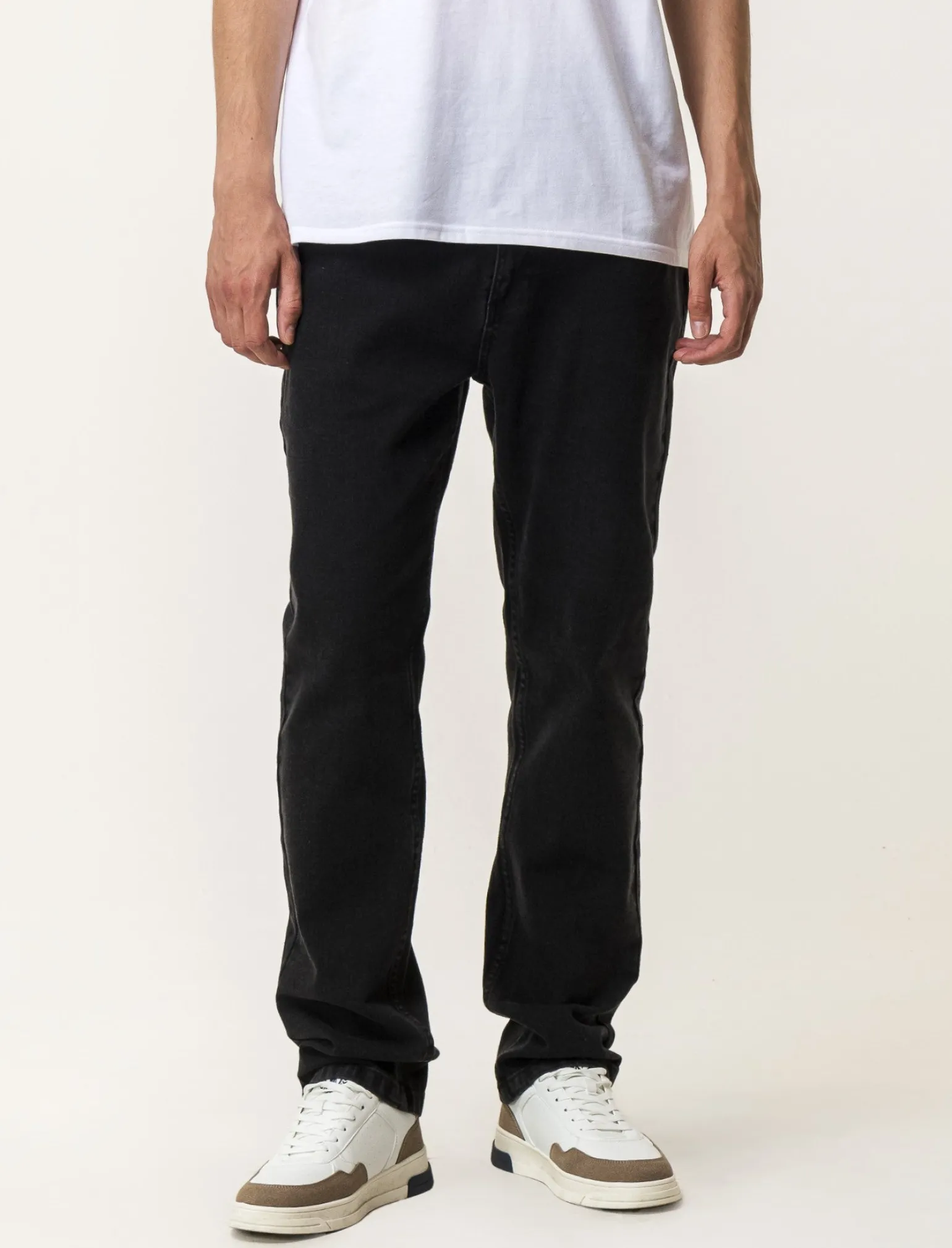 Uomo Piazza Italia Jeans<Jeans regular fit a cinque tasch in tessuto denim stretch.Chiusura anteriore con cernierae bottone. -