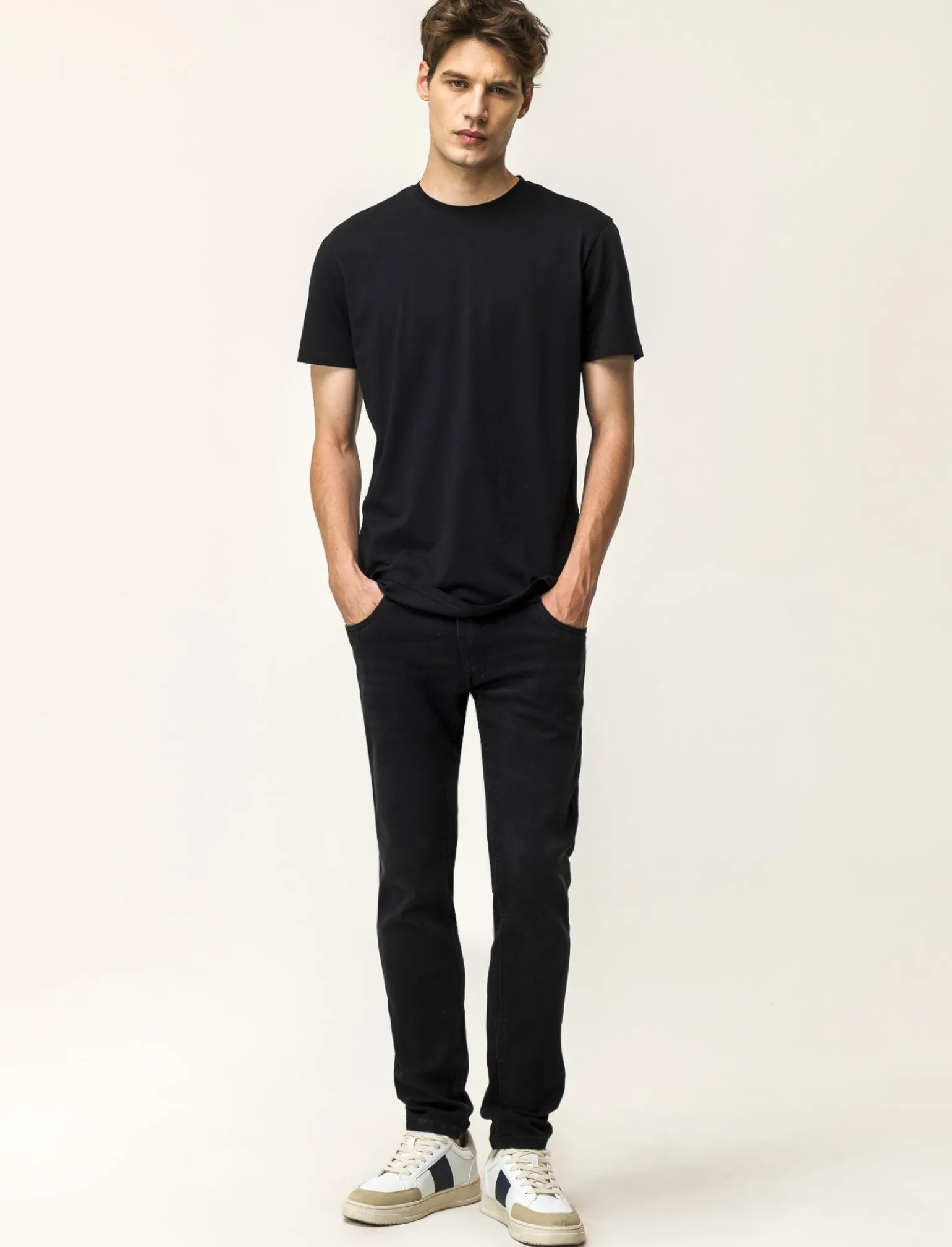 Uomo Piazza Italia Jeans<Jeans skinny fit cinque tasche in essuto denim super stretch effetto slavato. Chiusura anteriore con -