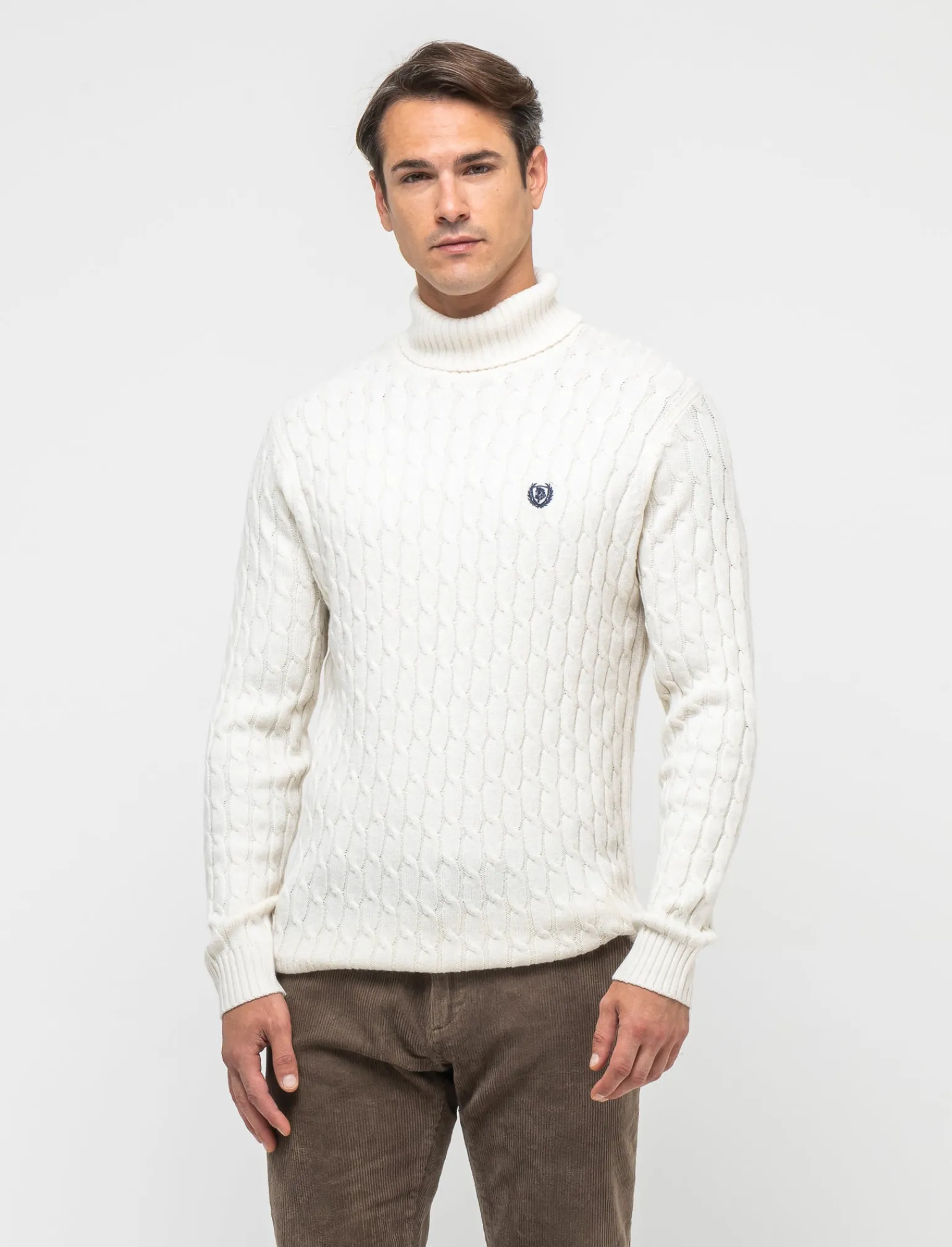 Uomo Piazza Italia Maglieria<Maglia dolcevita lavorazione a trecce con ricamo sul petto, regular fit - ecru
