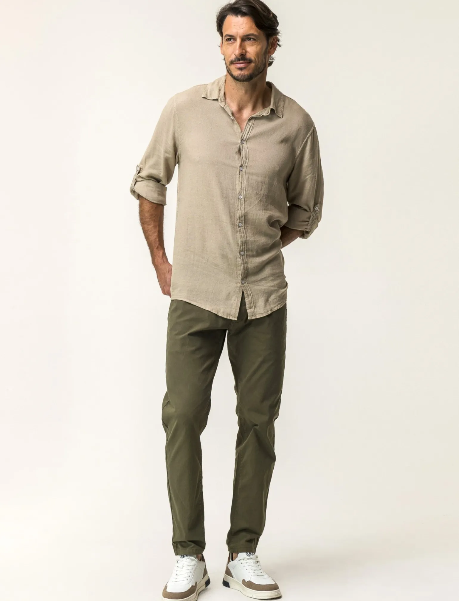 Uomo Piazza Italia Pantaloni<Pantaloni slim fit, modello chino in tessuto twill cotone elasticizzato, effetto leggermente slavato - militare