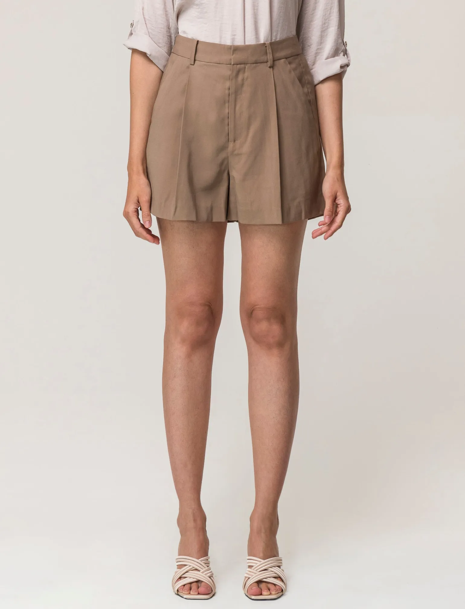 Donna Piazza Italia Shorts<Short formale in tessuto fliodo lunghezza media con chiusara con gancio e bottone - castoro