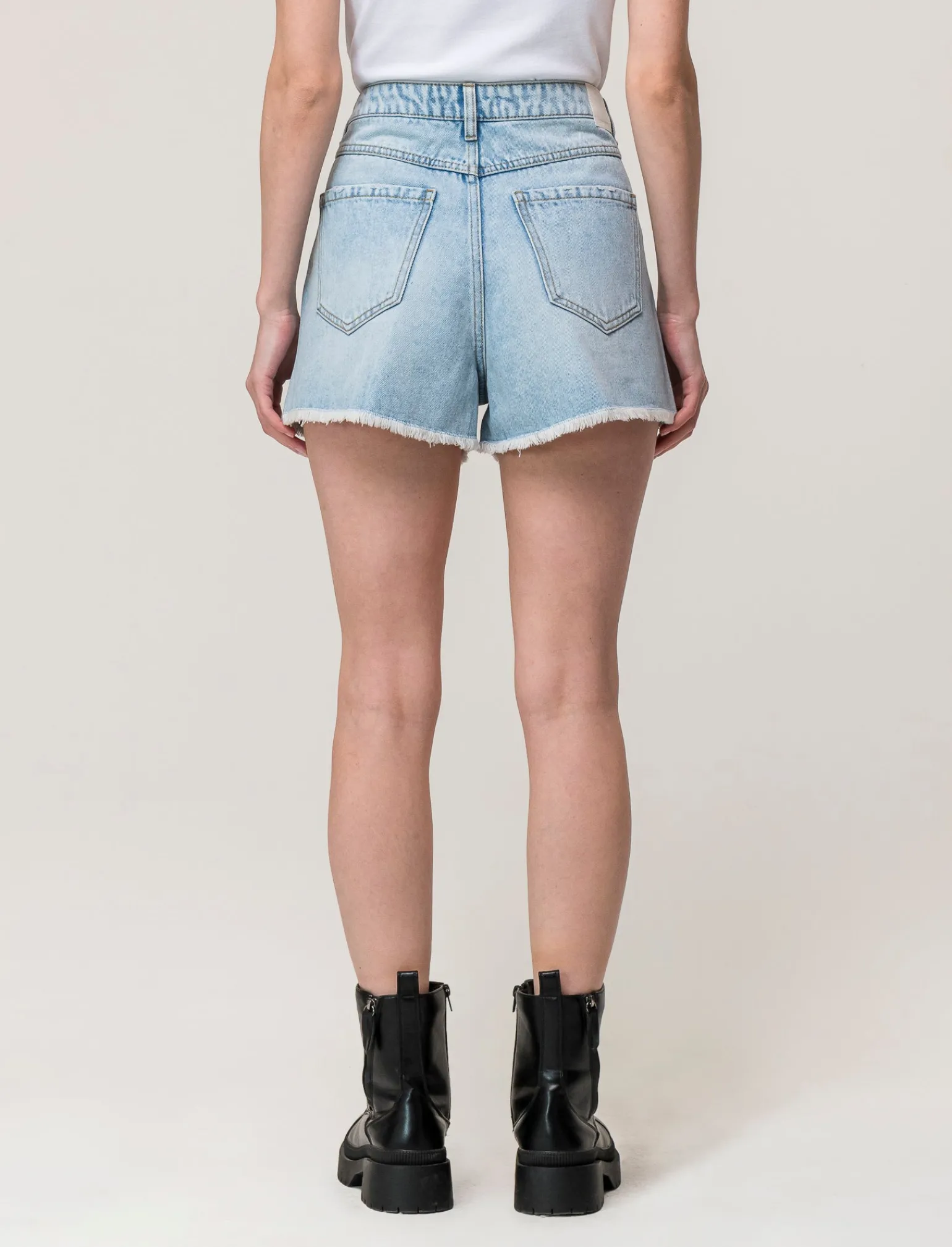 Donna Piazza Italia Shorts<Short in tessuto denim con orlo sfrangiato,apertura con zip e bottone - Denim